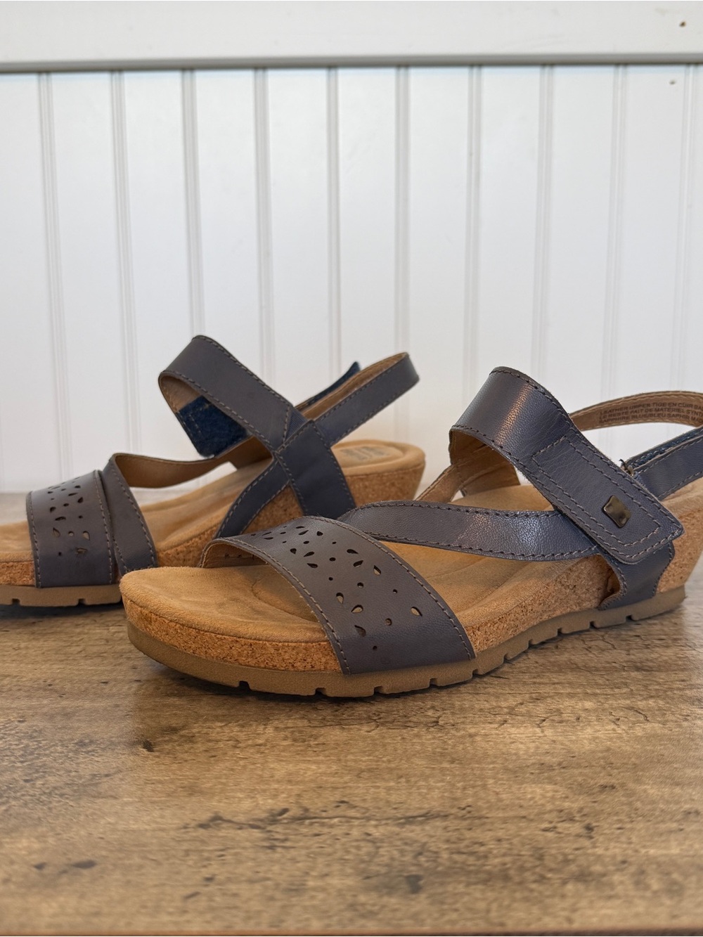 Earth Origins Women's Dark Gray Leather Wedge Sandals
